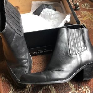 Kenneth Cole Black leather bootie 10